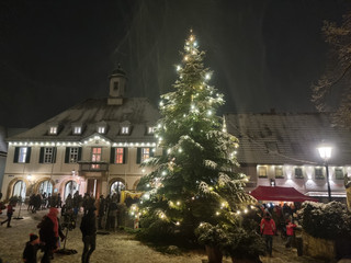 Weihnachtsbeleuchtung einschalten